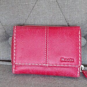 Roots Small Trifold Wallet - RARE colour and never used